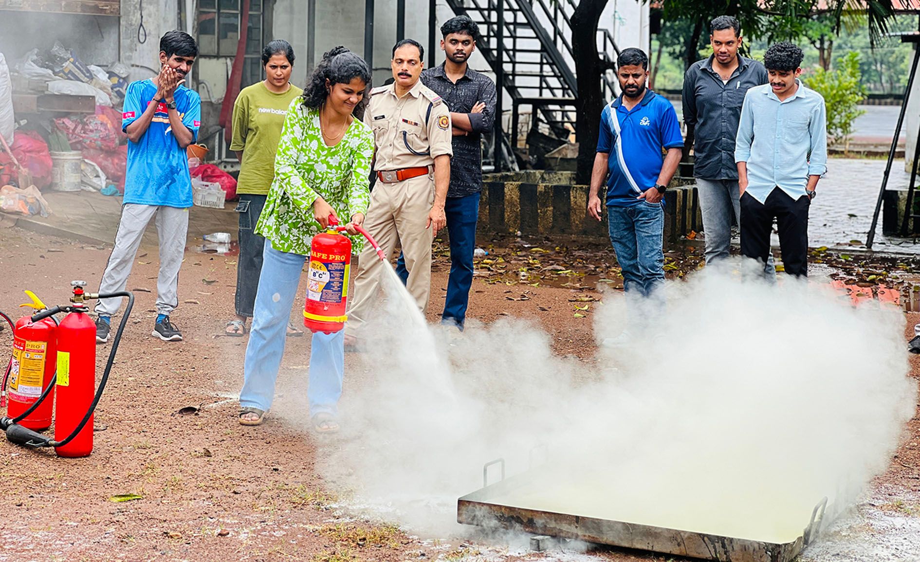 സാമൂഹിക സന്നദ്ധസേനയ്​ക്ക്​ തൃശൂർ ഫയർ അക്കാദമിയിൽ നൽകിയ പരിശീലനം
