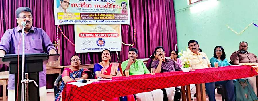 ഗവ. മുഹമ്മദൻസ് ബോയ്സ് ഹയർ സെക്കൻഡറി സ്കൂൾ എൻഎസ്എസ് യൂണിറ്റും സഞ്ജീവനം സാംസ്കാരികസമിതിയും ചേർന്ന് സംഘടിപ്പിച്ച ‘വയലാർ കാവ്യോത്സവം സർഗസംഗീതം’ പി പി ചിത്തരഞ്ജൻ എംഎൽഎ ഉദ്ഘാടനംചെയ്യുന്നു