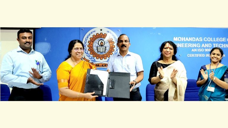 എംസിഇടിയും ട്രിവാൻഡ്രം എൻജിനിയറിങ്‌ സയൻസ്‌ ആൻഡ്‌ ടെക്‌നോളജി റിസർച്ച്‌ പാർക്കും ധാരണപത്രം കൈമാറുന്നു