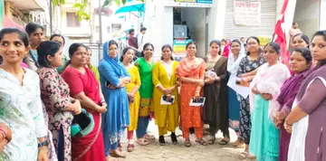 കെഎസ്എഫ്ഇ വനിതാ ജീവനക്കാർ സംഘടിപ്പിച്ച പ്രതിഷേധധർണ