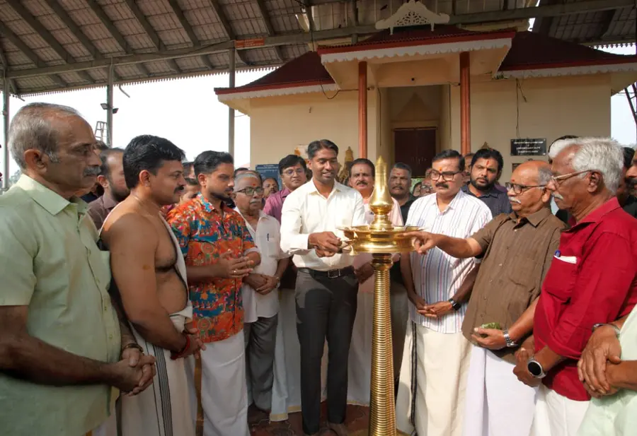 കുമരനെല്ലൂർ ദേശത്തിന്റെ പൂര ചടങ്ങുകൾ കലക്ടർ അർജുൻ പാണ്ഡ്യൻ ഉദ്ഘാടനം ചെയ്യുന്നു