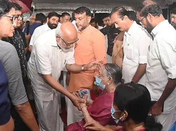 CPI(M) General Secretary MA Baby consoles VS's wife Vasumathi