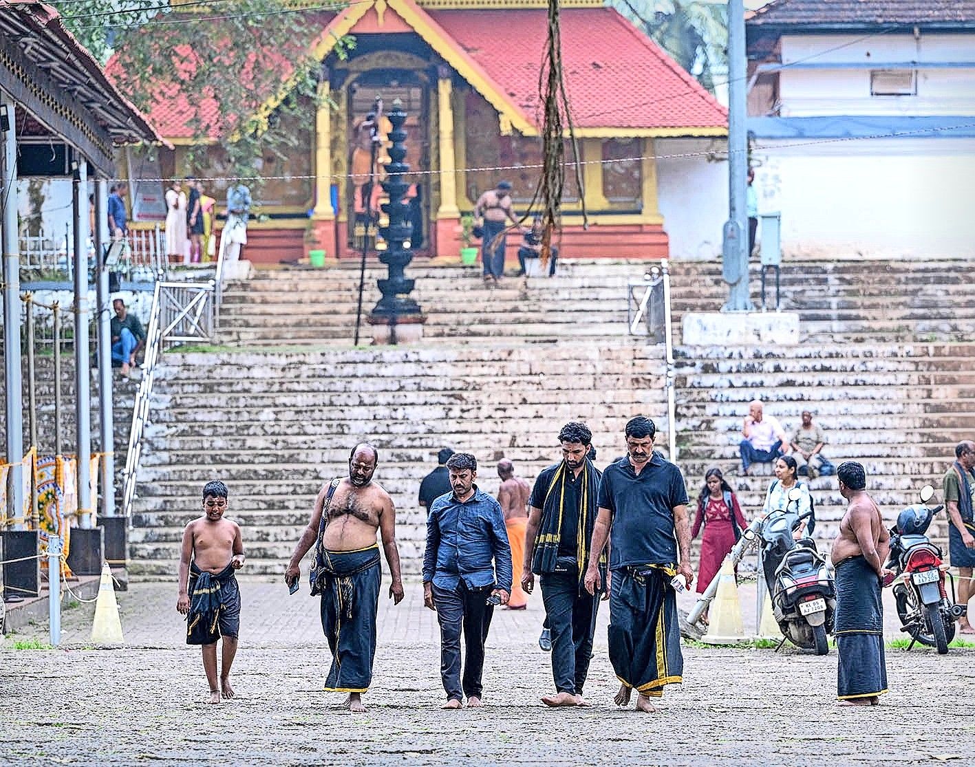 sabarimala theerthaadakare varavelkkan
