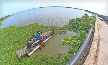 adinjukoodiya polayum pullum