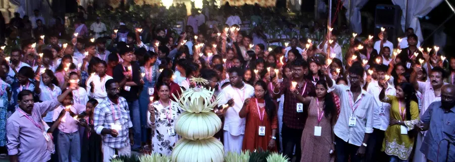 പാലക്കാട് അട്ടപ്പാടിയിൽ സർക്കാർ കെടുകാര്യസ്ഥതയുടെ ഇരകളായി നവജാത ശിശുക്കൾ ഉൾപ്പെടെ കുഞ്ഞുങ്ങൾ മരിക്കുന്നതിൽ ദുഃഖവും അമർഷവുമായി ബാലസംഘം ജില്ലാ സമ്മേളനവേദിയിൽ കുട്ടികൾ മെഴുകുതിരി കത്തിച്ച് അണിനിരന്നപ്പോൾ