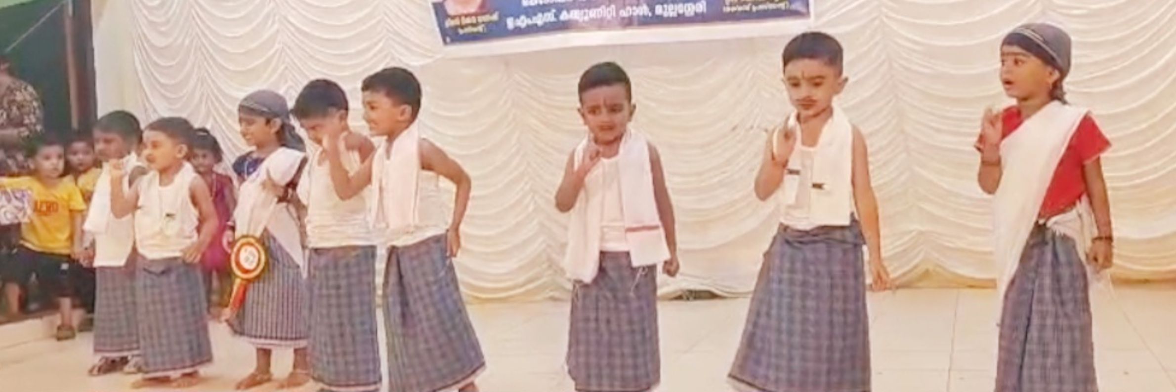 മുല്ലശേരിയിൽ അങ്കണവാടി കുട്ടികളുടെ  ഇതളുകൾ -ബാല കലോത്സവത്തിൽ നിന്നും