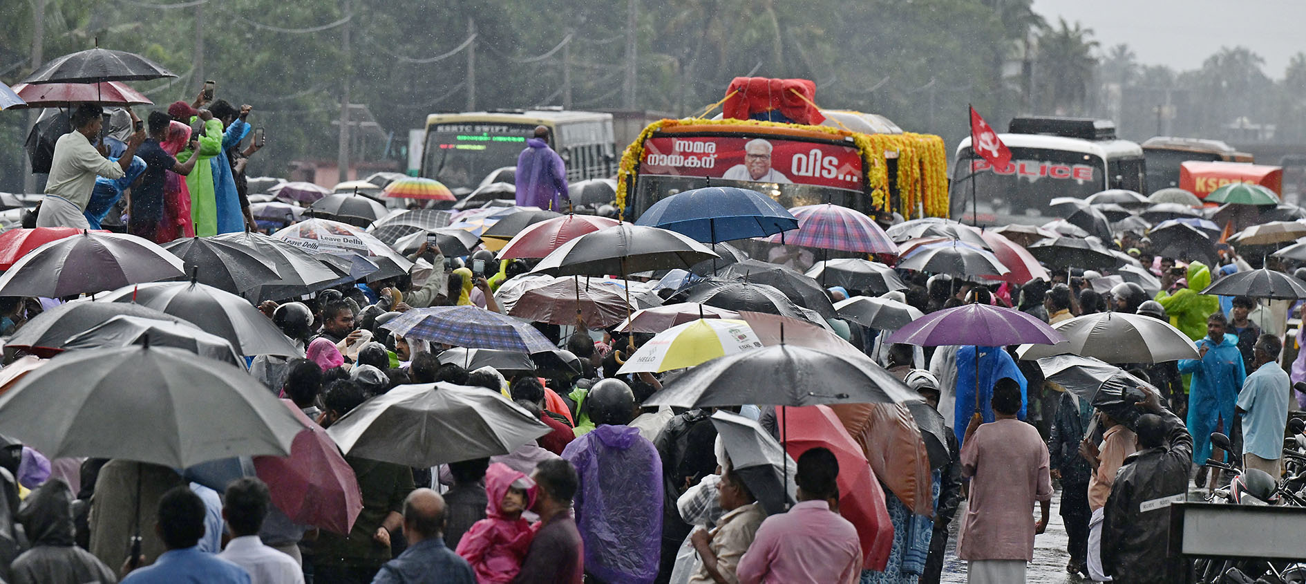 A fire that cannot be extinguished even in heavy rain