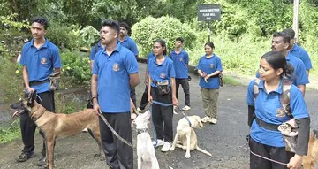 പൊലീസ്‌ അക്കാദമിയിലെ ഡോഗ്‌ നായ പരിശീലനത്തിന് എത്തിയവർ 