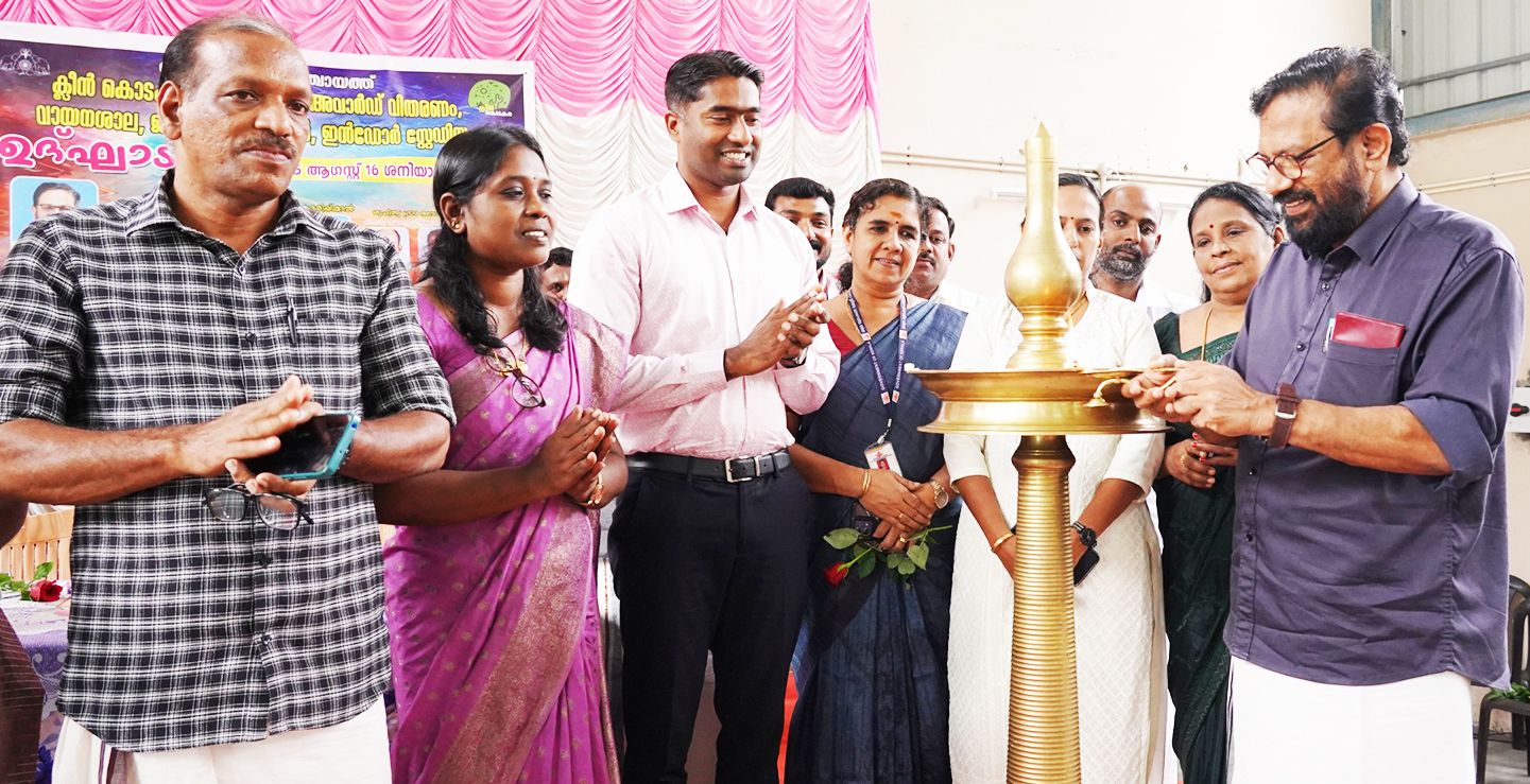 സ്റ്റേഡിയം വായനശാല, ഫിറ്റ്നസ് സെന്റർ എന്നിവ   ജില്ലാ പഞ്ചായത്ത് പ്രസിഡന്റ്‌  വി എസ് പ്രിൻസ് ഉദ്ഘാടനം  ചെയ്യുന്നു 