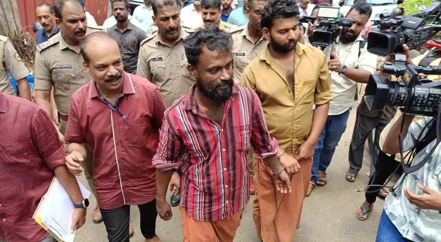 kolapaathakavum mruthadeham olippikkalum