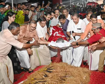 V.S. Achuthanandan's body being cremated at the Valiya Chudu Kad in Alappuzha Photo: Manu Viswanath