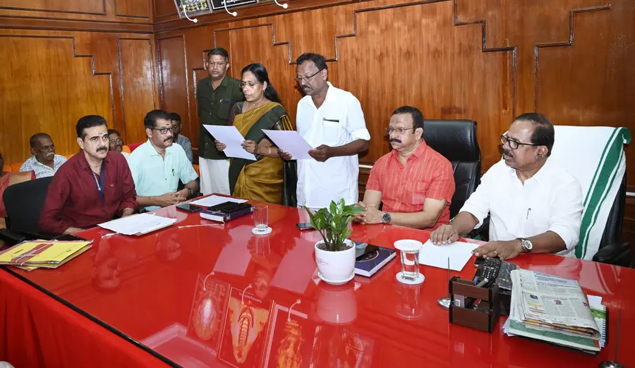 കൊച്ചിന്‍ ദേവസ്വം ബോര്‍ഡ് അംഗമായി കെ കെ സുരേഷ് ബാബു സത്യപ്രതിജ്ഞ ചെയ്​ത്​ ചുമതലയേൽക്കുന്നു​