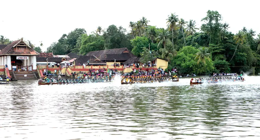 കനോലി കനാലിൽ നടന്ന തൃപ്രയാർ ജലോത്സവം