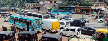 കഴിഞ്ഞ ദിവസം നീലേശ്വരം മാർക്കറ്റ് ജങ്ഷനിൽ അനുഭവപ്പെട്ട ഗതാഗതക്കുരുക്ക്‌