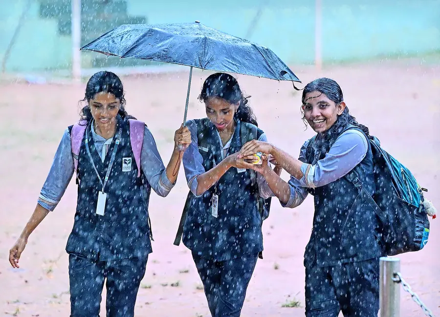 shakthamaaya mazha