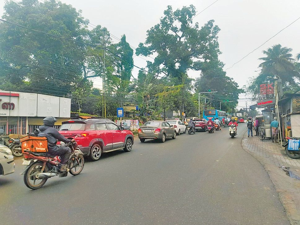​കായംകുളം പൊലീസ് സ്റ്റേഷന് സമീപത്തെ ട്രാഫിക് സിഗ്നൽ