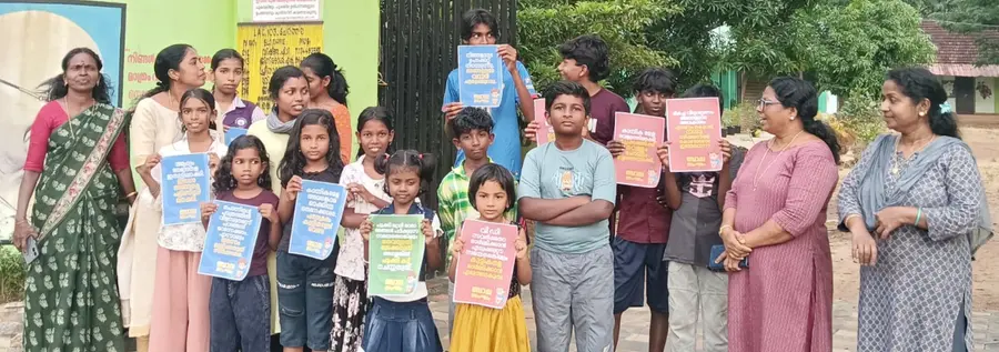 സ്കൂൾ ഉച്ചഭക്ഷണം അട്ടിമറിക്കുന്ന സംസ്ഥാന സർക്കാർ നയങ്ങൾക്കെതിരെ ബാലസംഘം മാരാരിക്കുളം ഏരിയ കമ്മിറ്റി മുഹമ്മ വടക്ക് സംഘടിപ്പിച്ച ‘ഇരുണ്ട കാലത്ത് ഒഴിഞ്ഞ പാത്രങ്ങൾ’ പ്രതിഷേധക്കൂട്ടായ്മ
