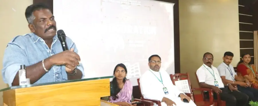 പുന്നപ്ര മാർ ഗ്രിഗോറിയോസ് ഓഫ് ആർട്സ് ആൻഡ്‌ സയൻസ് കോളേജിൽ റിറ്റ്മോ ഇൻ്റർ കോളേജ്,  ഇൻ്റർ സ്കൂൾ ഫെസ്‌റ്റ്‌ കലാ കായികമേള പ്രമോദ് വെളിയനാട് ഉദ്ഘാടനംചെയ്യുന്നു