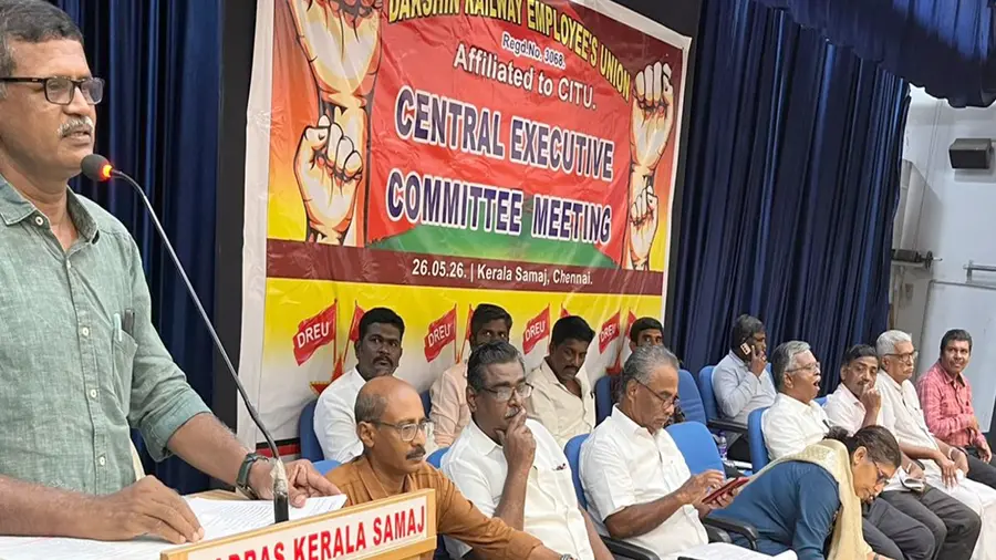 ചെന്നൈയിൽ ചേർന്ന ഡിആർഇയു കേന്ദ്രകമ്മിറ്റി യോഗം തമിഴ്നാട് സിഐടിയു ജനറൽ സെക്രട്ടറി കണ്ണൻ
ഉദ്ഘാടനം ചെയ്യുന്നു