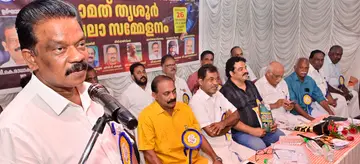 സെവൻസ് ഫുട്ബാൾ അസോസിയേഷൻ തൃശൂർ മേഖലാ സമ്മേളനം കെ രാധാകൃഷ്ണൻ എംപി ഉദ്ഘാടനം ചെയ്യുന്നു