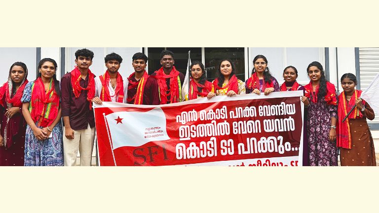 വർക്കല സിമെറ്റ് നഴ്സിങ്‌ കോളേജിൽ വിജയിച്ച എസ്എഫ്ഐ പ്രവർത്തകരുടെ ആഹ്ലാദപ്രകടനം