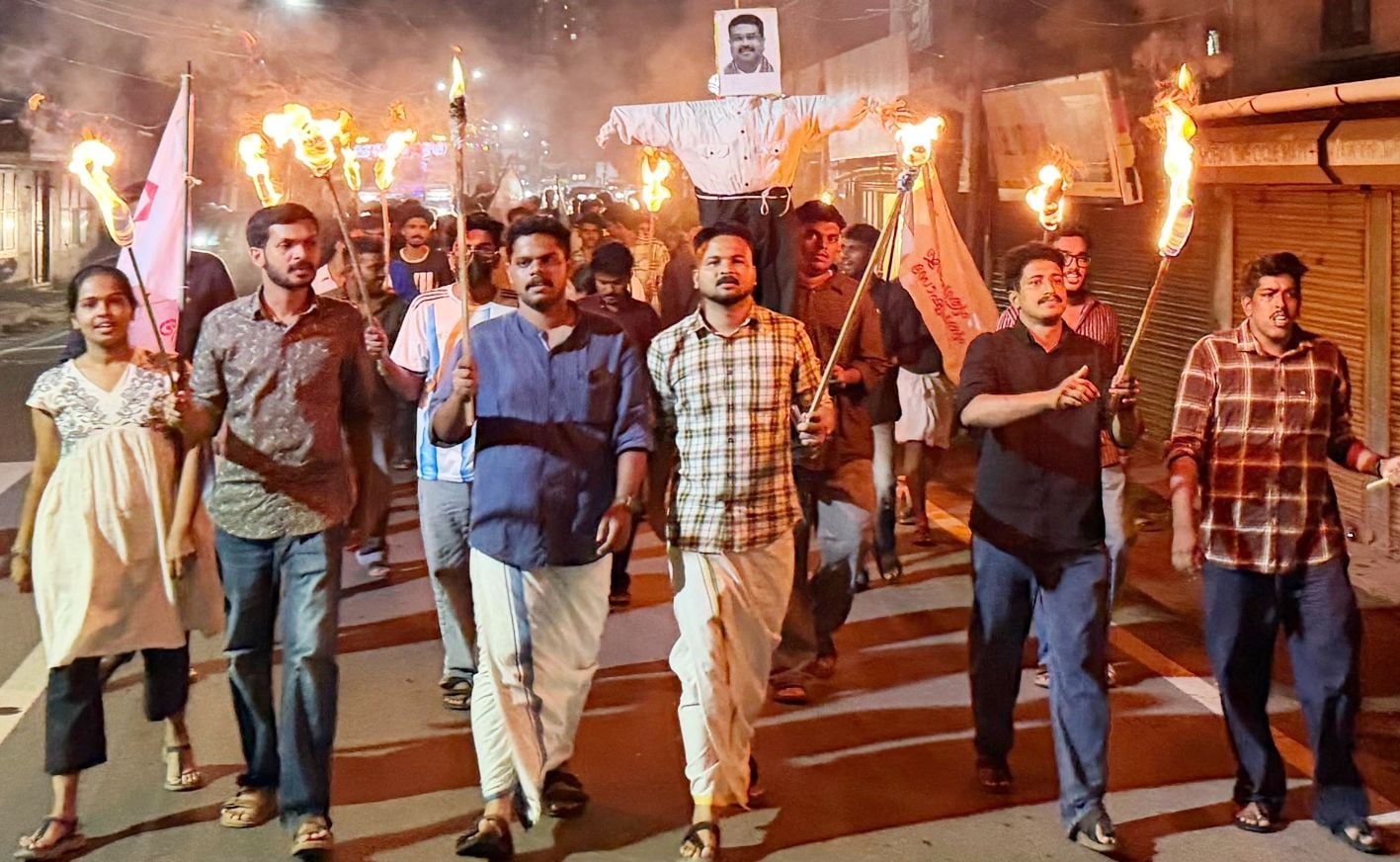 എസ്‌എഫ്‌ഐ നേതൃത്വത്തിൽ സംഘടിപ്പിച്ച പ്രതിഷേധ മാർച്ച്‌