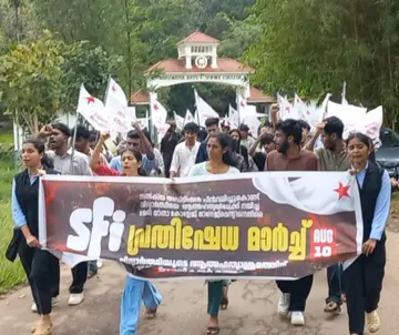 എസ്എഫ്ഐ മാർച്ച്‌