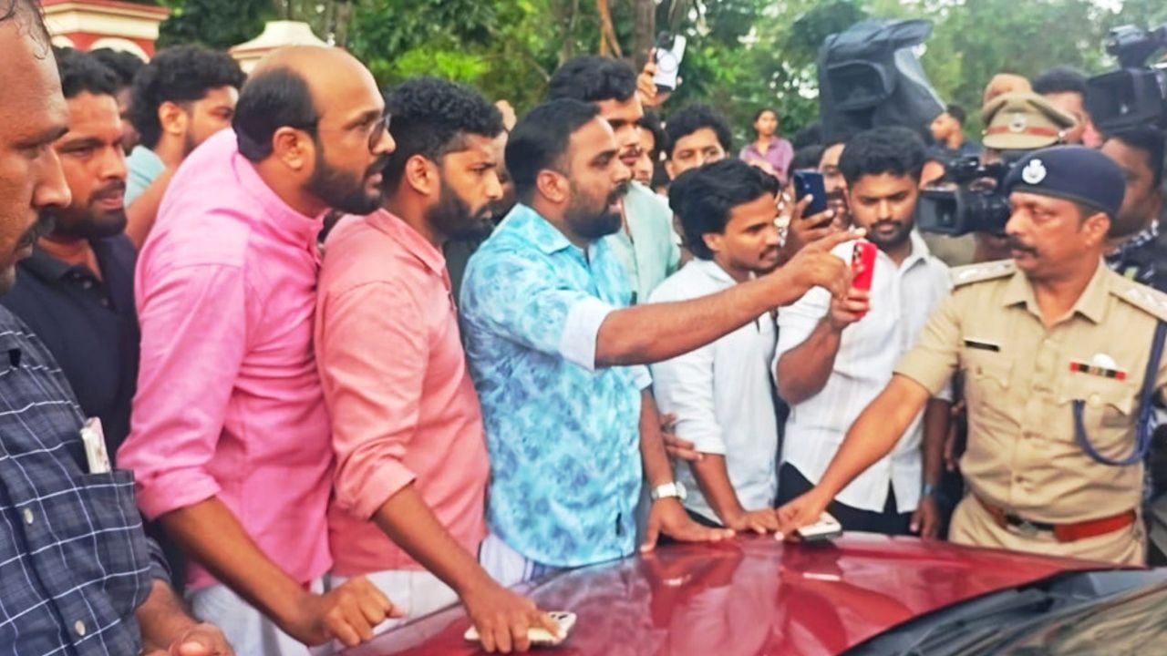 sfi protest kothamangalam engineering college