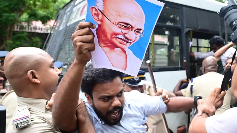 sfi protest raj bhavan