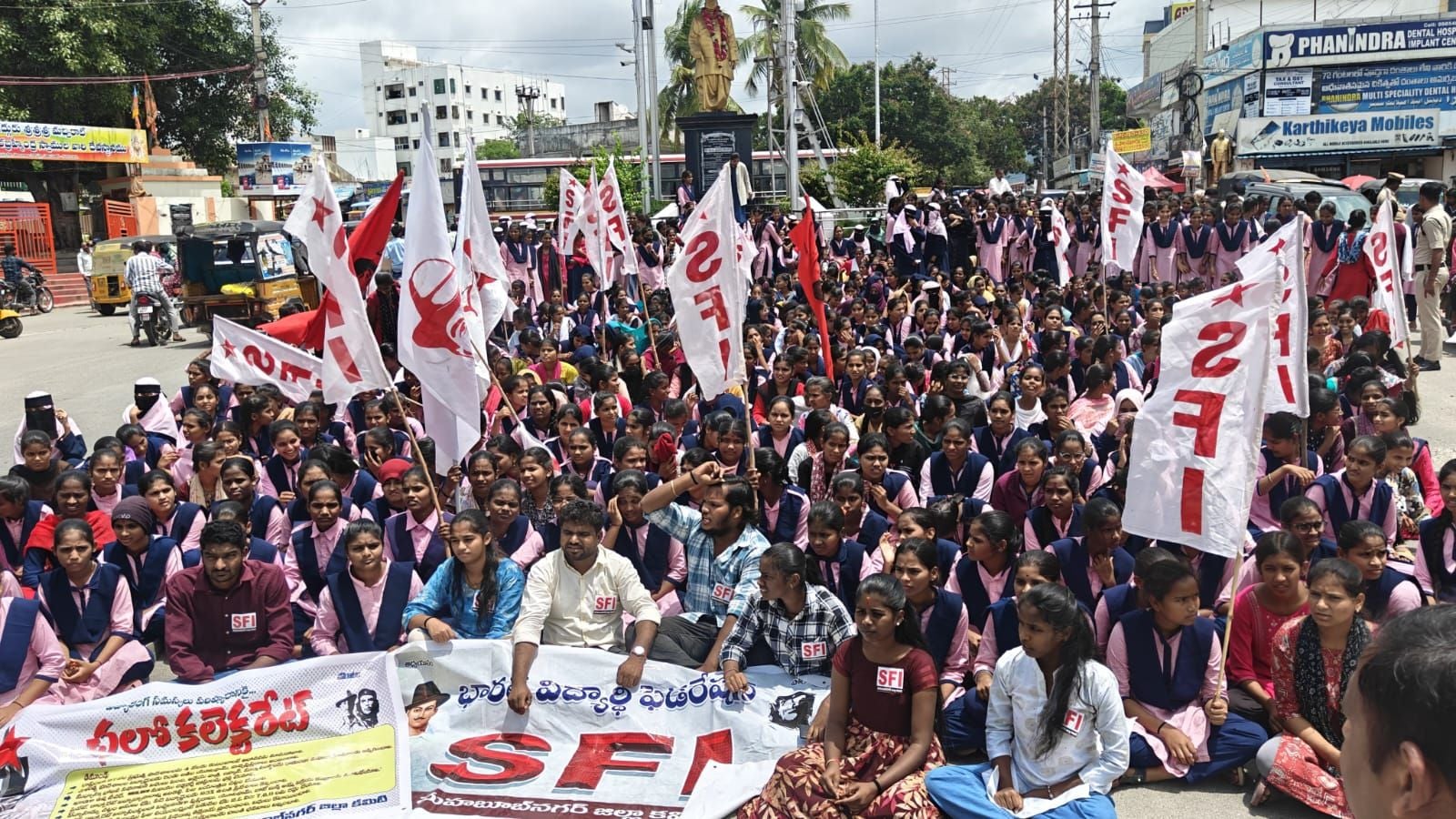sfi protest telengana