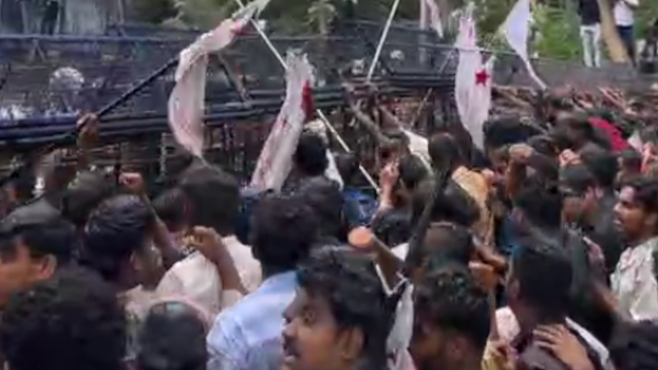 sfi rajbhavan march.png
