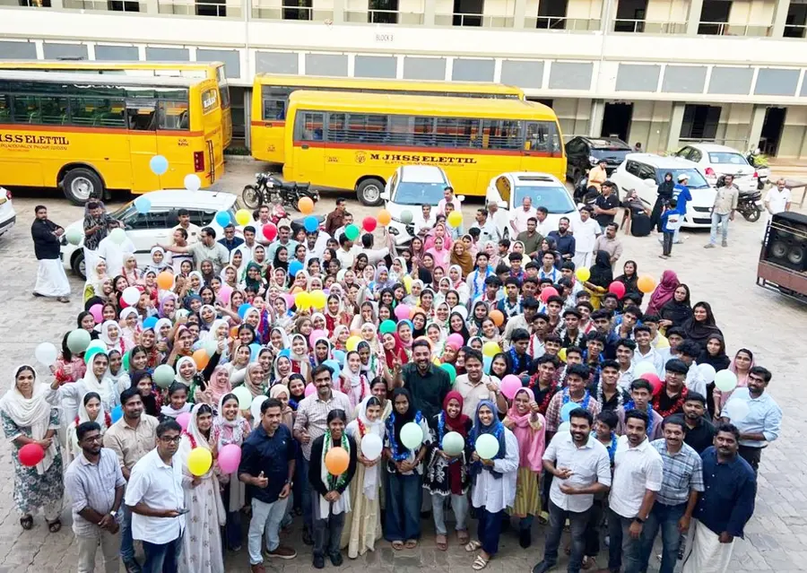 എസ്എസ്എൽസി ഫലമറിഞ്ഞശേഷം എം ജെ ഹയർ സെക്കൻഡറി സ്കൂളിലെ
വിദ്യാർഥികൾ സ്കൂളിലെത്തിയപ്പോൾ