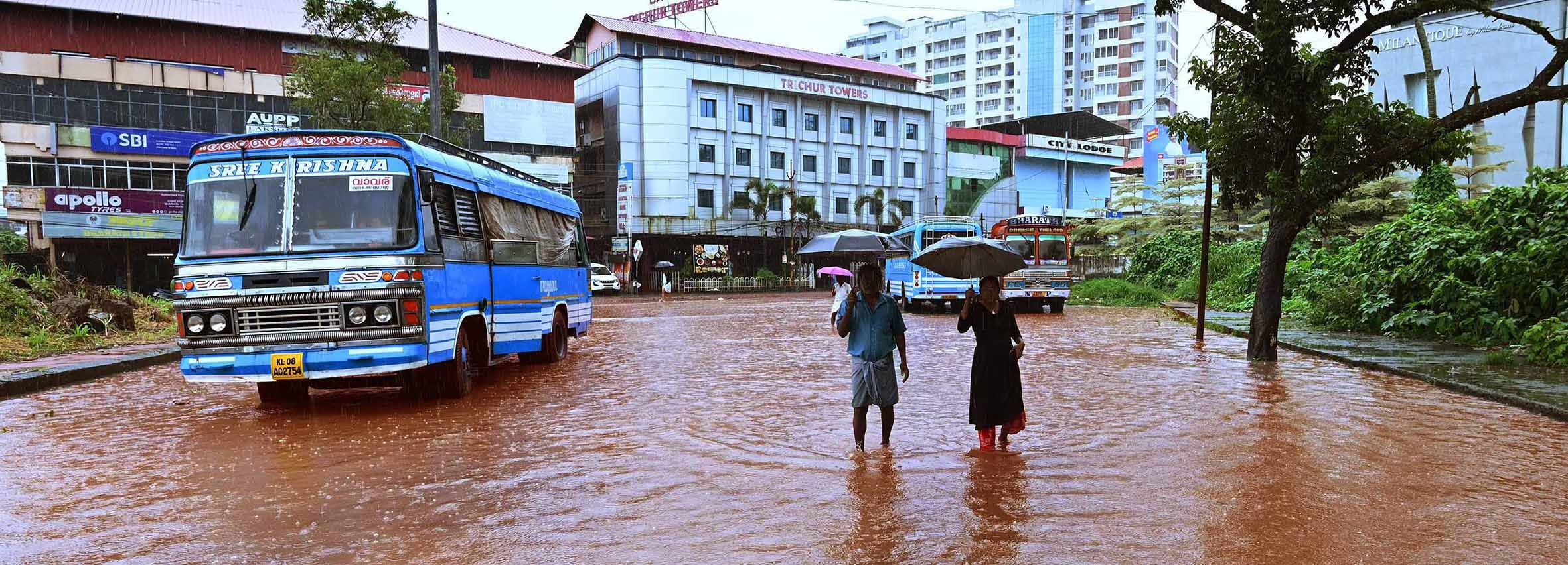 കനത്തമഴയിൽ തൃശൂർ ശക്തൻ സ്​റ്റാൻഡിൽ വെള്ളം കയറിയപ്പോൾ