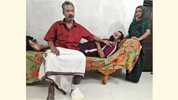 ഷാമീൻ ഇബ്രാഹിം  അച്ഛനമ്മമാർക്കൊപ്പം