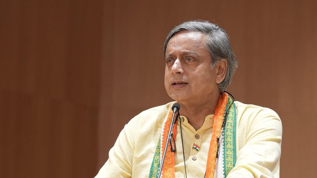 shashi tharoor