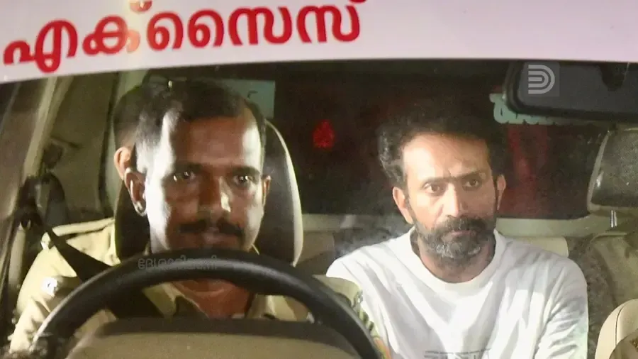 shine tom chacko at excise jeep