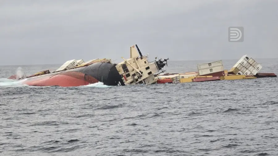 ship accident kappal kochi.png