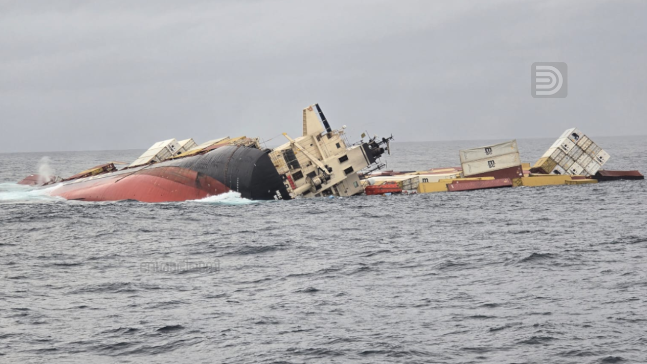 ship accident kappal kochi.png