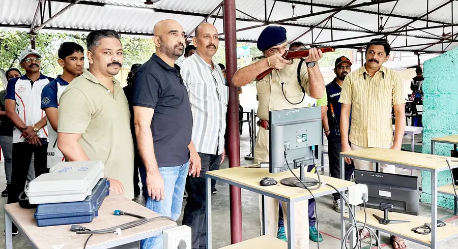 ജില്ലാ റൈഫിൾ അസോസിയേഷന്റെ ജില്ലാ ഷൂട്ടിങ് ചാമ്പ്യൻഷിപ്  എഎസ്​പി രാജേഷ്​ കുമാർ ഉദ്ഘാടനംചെയ്യുന്നു