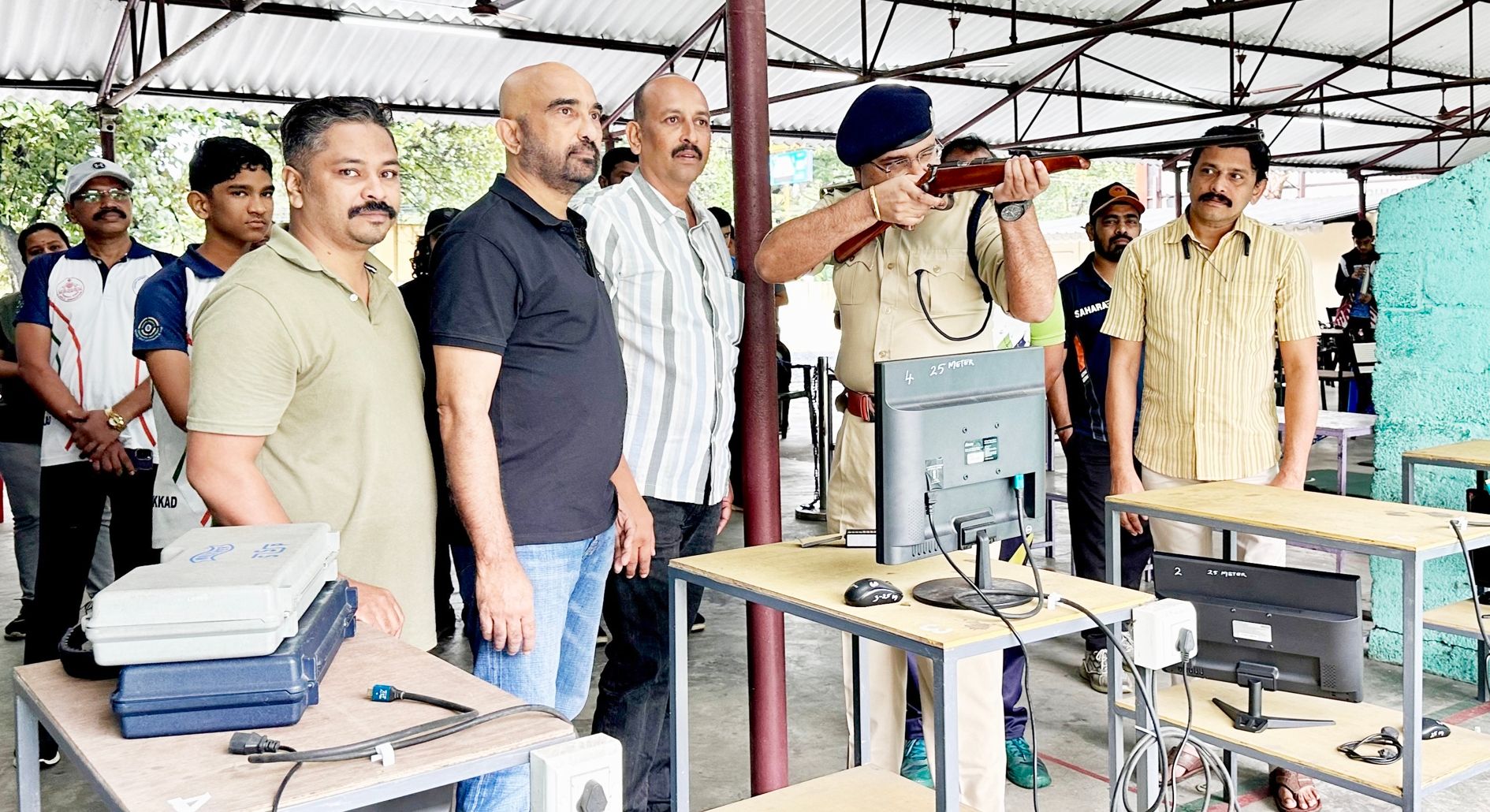 ജില്ലാ റൈഫിൾ അസോസിയേഷന്റെ ജില്ലാ ഷൂട്ടിങ് ചാമ്പ്യൻഷിപ്  എഎസ്​പി രാജേഷ്​ കുമാർ ഉദ്ഘാടനംചെയ്യുന്നു