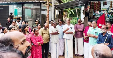 ഷൈജുവിന്റെ വീട്‌ ആക്രമിച്ചതിൽ പ്രതിഷേധിച്ച് നടന്ന യോഗം ഏരിയാ ആക്ടിങ്‌ സെക്രട്ടറി പി ബാബുരാജ് ഉദ്ഘാടനംചെയ്യുന്നു