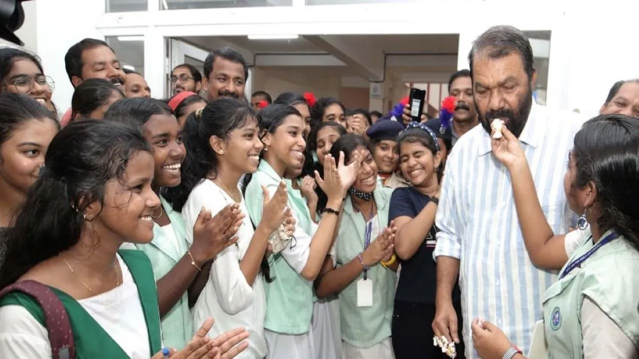 sivankutti with students