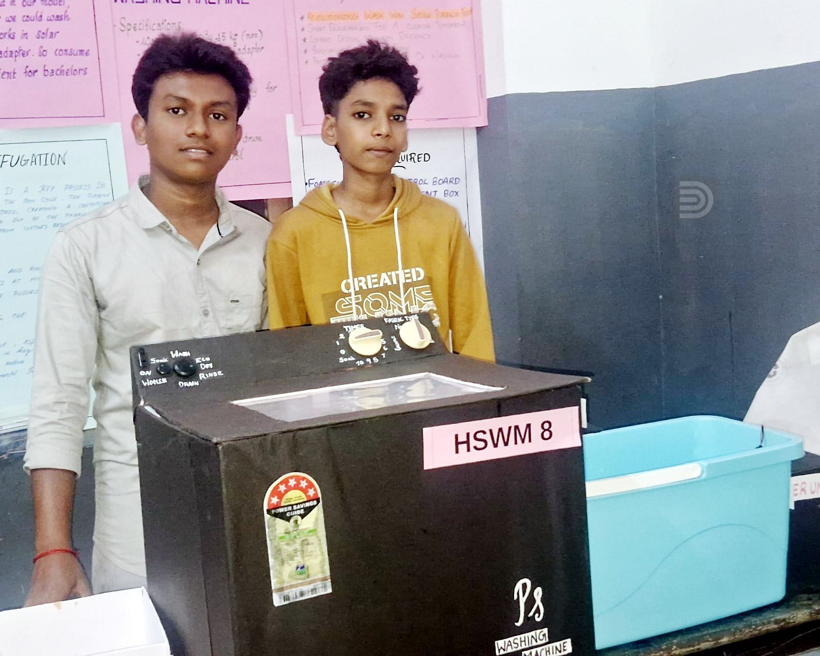  സോളാർ വാഷിങ് മെഷീനുമായി ശ്രീലാലും ആദിത്യനും 