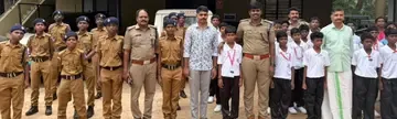 അരിപ്പ ജിഎംആർഎസ്‌ എസ്‌പിസി കാഡറ്റുകൾ കുളത്തൂപ്പുഴ പൊലീസ് സ്റ്റേഷൻ സന്ദർശിച്ചപ്പോൾ