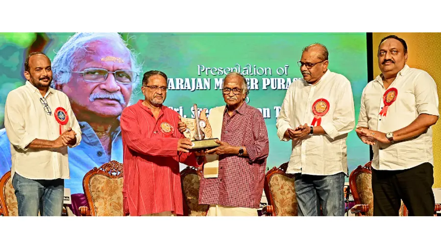 സീറ്റാറ്റ് പ്രഥമ ദേവരാജൻ മാസ്റ്റർ പുരസ്കാരം ശ്രീകുമാരൻ തമ്പിക്ക് ചെയർമാൻ
ജി അനിൽ സമ്മാനിക്കുന്നു