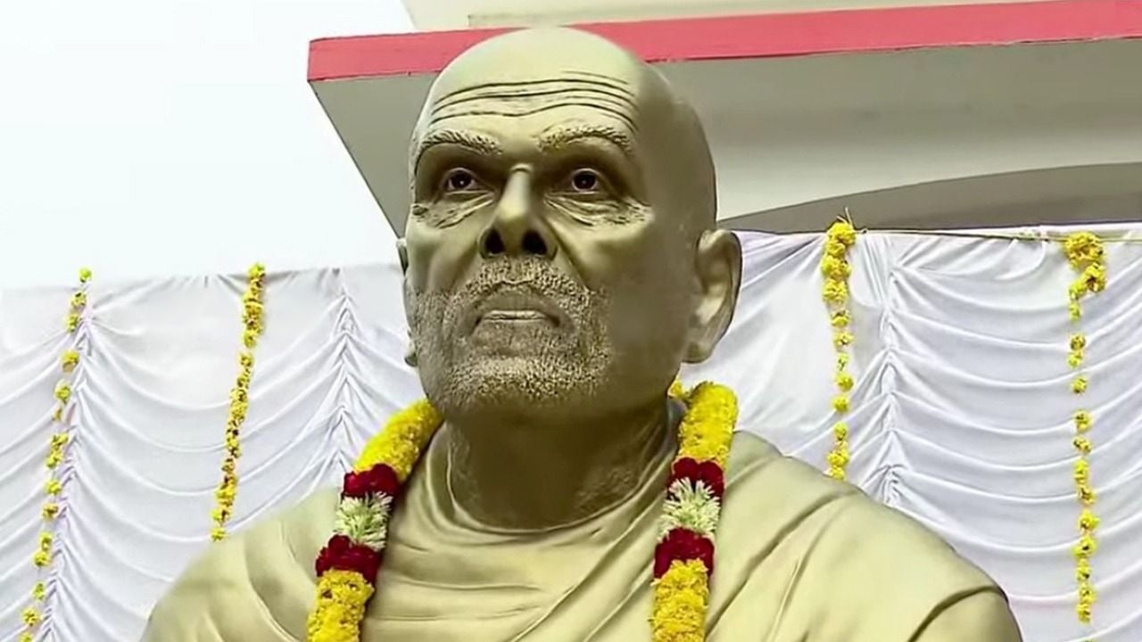 sreenarayanaguru statue 