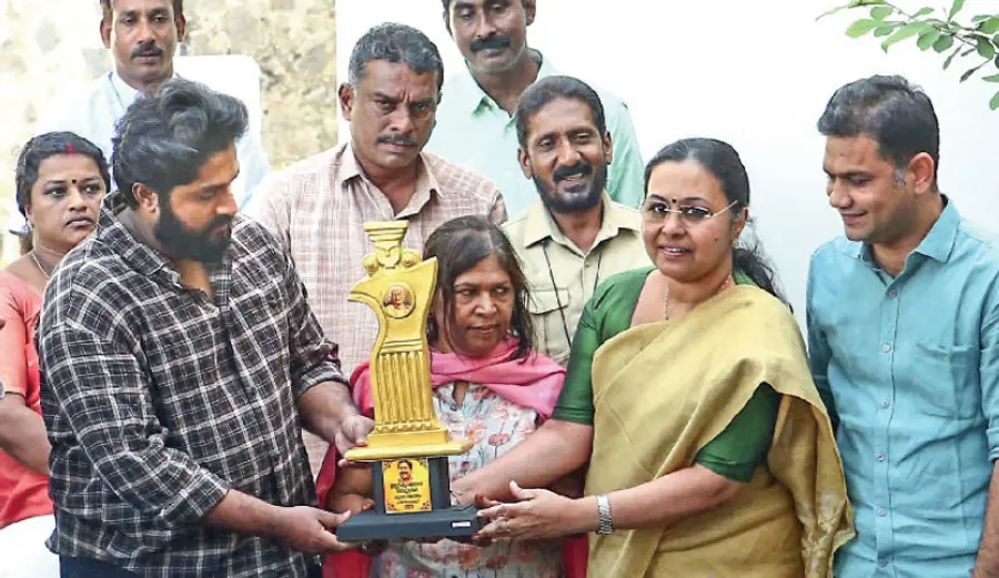 unnikrishnan namboothiri trust  award for sreenivasan