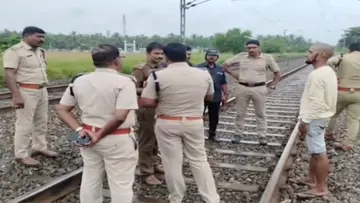 stone pelting on train trivandrum