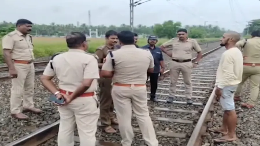 stone pelting on train trivandrum