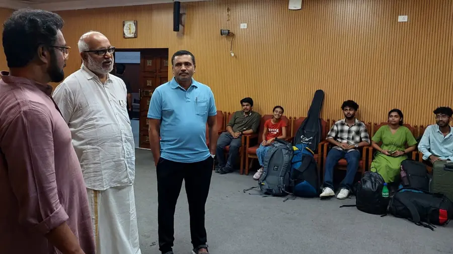 students in kerala house